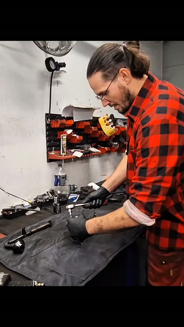 Demolka silnika BMW 525D part.4 Cały film dostępny tutaj: https://youtu.be/AyHOEE4ciYM 📞 71 307 22 66…